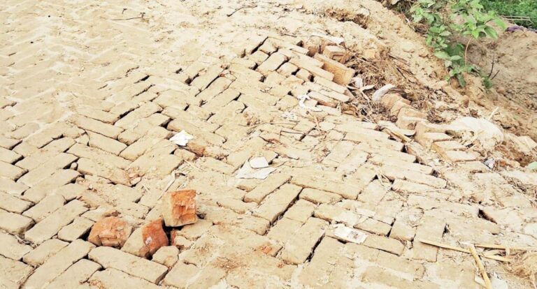 কোটচাঁদপুরে রাস্তা নির্মাণের টাকা হরিলুট