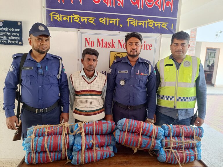 ১২ কেজি গাঁজাসহ খাগড়াছড়ির মাদক ব্যবসায়ী ঝিনাইদহে আটক