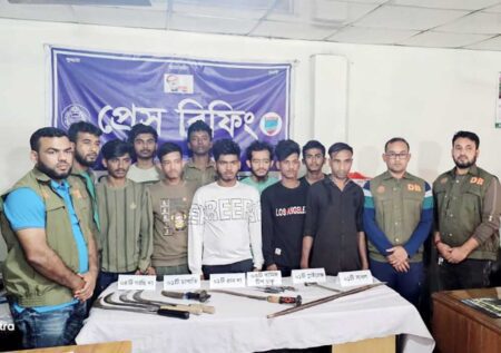 যশোরে অস্ত্রসস্ত্রসহ কিশোর গ্যাংয়ের ৯ সদস্য আটক