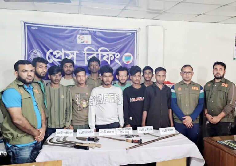 যশোরে অস্ত্রসস্ত্রসহ কিশোর গ্যাংয়ের ৯ সদস্য আটক