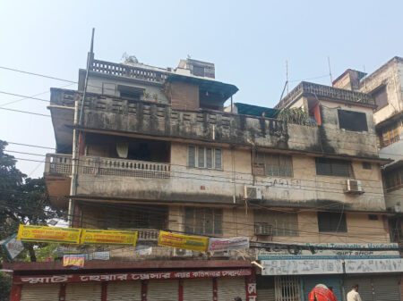 ইতিহাসের সাক্ষী তাজমহল রোডের সেই ফ্যাকাশে হলদে রঙের বাড়িটি