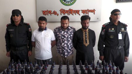 সড়ক বিভাগের গাড়ি থেকে ফেনসিডিল উদ্ধার, আটক ৩