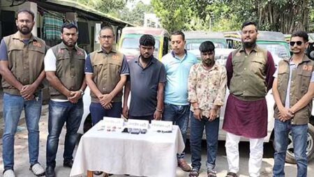 যশোরে ইজিবাইক চোর সিন্ডিকেটের তিন সদস্য গ্রেফতারভ ছবি: সময় সংবাদ
