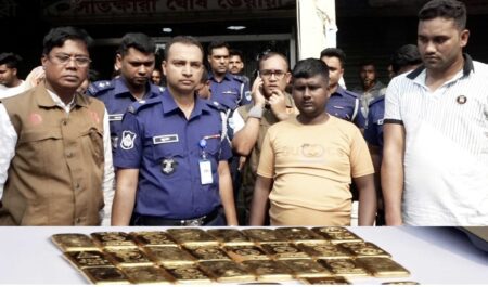 যশোরে ৪ কোটি টাকার স্বর্ণের বারসহ আটক ২