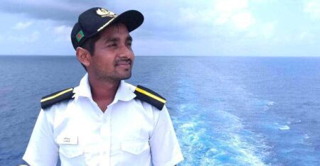 একমাত্র ছেলের জন্য কেঁদেই চলেছেন বাবা-মা, বন্ধ খাওয়া-দাওয়া