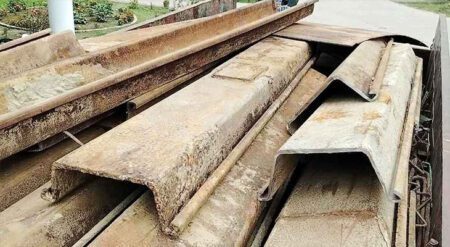 লোহাগড়ায় রেল প্রোজেক্টের চোরাই মালসহ আটক একজন