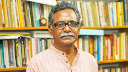 ট্রেনে পায়ের আঙুল কাটা পড়েছে অধ্যাপক আনু মুহাম্মদের