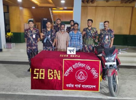 মহেশপুর সীমান্তে ৪০টি স্বর্ণের বার উদ্ধার, আটক ২
