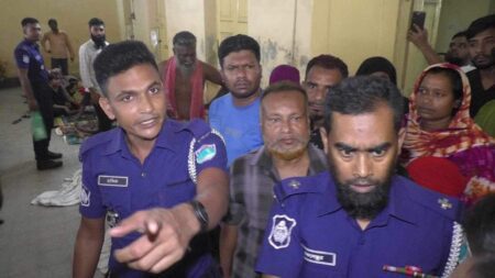 যশোরে সময় টিভির দুই সাংবাদিকের উপর পুলিশের হামলা, দুই পুলিশ সদস্য ক্লোজড