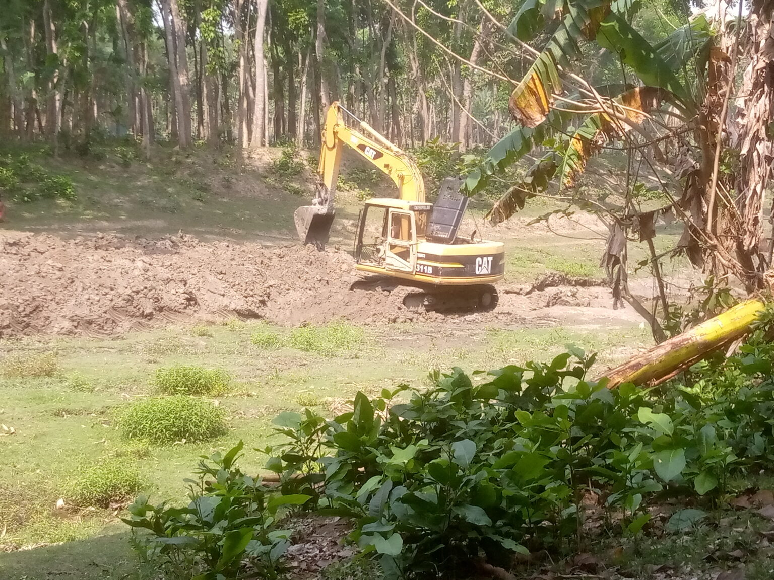 মণিরামপুরে নদ থেকে তোলা হচ্ছে বালু, নীরব প্রশাসন