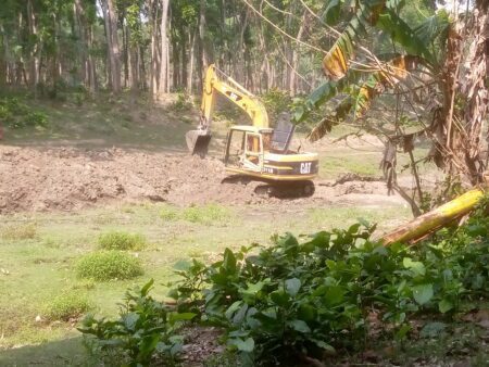 মণিরামপুরে নদ থেকে তোলা হচ্ছে বালু, নীরব প্রশাসন