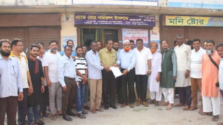 যশোর জেলা ফুটবল রেফারিজ এসোসিয়েশন নির্বাচনে ৩০ প্রার্থীর মনোনয়নপত্র জমা যশোর জেলা ফুটবল রেফারীজ এসোসিয়েশনের নির্বাচন উপলক্ষে বৃহস্পতিবার নির্বাচন কমিশনের কাছে মনোনয়নপত্র জমা দেন নিবাস-ইব্রাহীম-নিশাদ