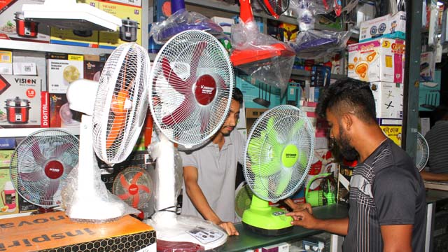 ফ্যানের বাজার গরম, বেড়েছে বিক্রি গরমে বেড়েছে ফ্যান বিক্রি