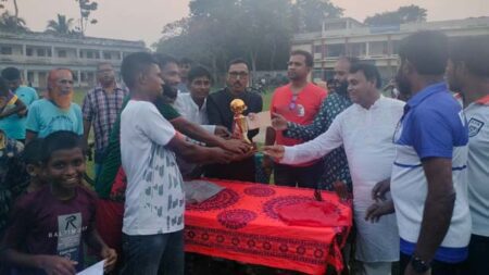 অ্যাবাকাস সিক্স-এ-সাইড ফুটবল টুর্নামেন্টে চ্যাম্পিয়ন সততা ফল ভান্ডার অ্যাবাকাস সিক্স-এ-সাইড ফুটবল টুর্নামেন্টে চ্যাম্পিয়ন সততা ফল ভান্ডার