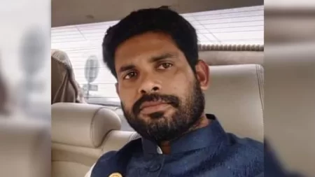 মনিরামপুরে ভূমি কর্মকর্তাকে মারধর : স্বেচ্ছাসেবক লীগ নেতাসহ ২ জন গ্রেপ্তার