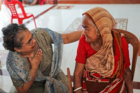 শেকড়ের খোঁজে বাংলাদেশে দুই নারী 