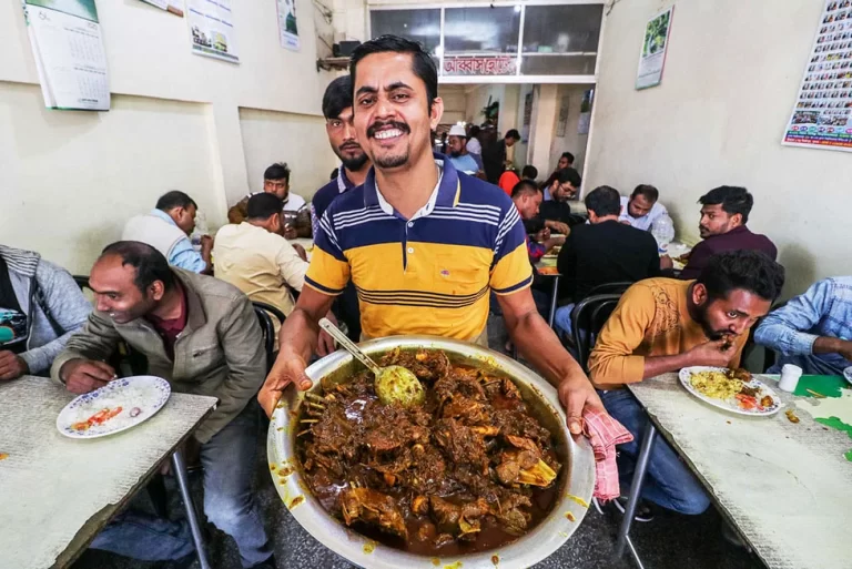 আব্বাস হোটেল : ১৯৫০ সালে শুরু হওয়া চুকনগরের বিখ্যাত চুইঝালের খাসির মাংস