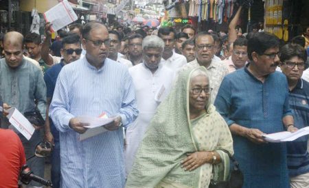 উপজেলা ভোট বর্জনের আহ্বান জানিয়ে যশোর বিএনপির লিফলেট বিতরণ