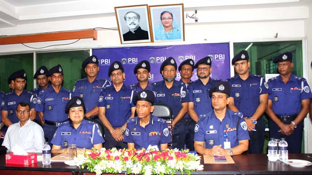 চাপমুক্ত থেকে সঠিক তদন্ত করছে পিবিআই শুক্রবার পিবিআই যশোর কার্যালয়ে সাংবাদিকদের সাথে মতবিনিময় করেন মহাপরিচালক বনজ কুমার মজুমদার