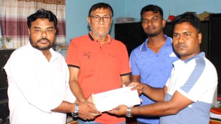 যশোর ক্রীড়া সংস্থার নির্বাচনে মনোনয়নপত্র কিনলেন এজেডএম সালেক