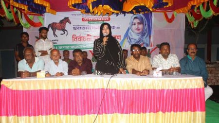 চুড়ানকাটি ইউনিয়নে ফাতেমা আনোয়ারের নির্বাচনী গণসমাবেশ করে