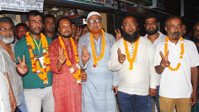 যশোর পরিবহন সংস্থা শ্রমিক ইউনিয়নের নির্বাচনে বাচ্চু সভাপতি ও মোর্ত্তজা সম্পাদক নির্বাচিত