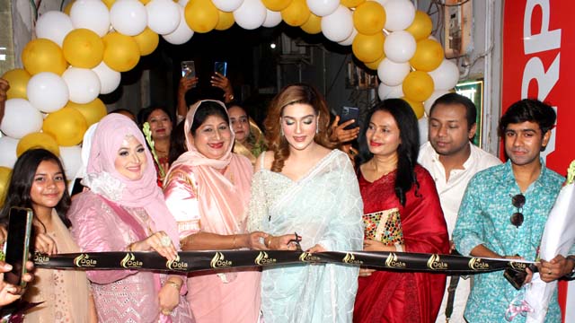 যশোর ঘুরে গেলেন চিত্রনায়িকা মাহি