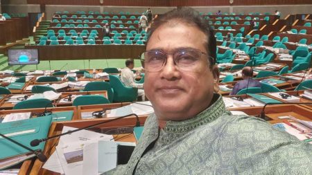 এই মুহূর্তে শূন্য ঘোষণা নয়, অপেক্ষা করবে সংসদ সচিবালয়