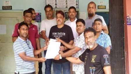 যশোর জেলা ক্রীড়া সংস্থার নির্বাচনে মাহামুদুল্লাহর নেতৃত্বে সাতটি মনোনয়ন সংগ্রহ করেন