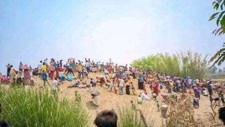 সোনার পাহাড়ে মানুষের ঢল, ঘিরে রেখেছে পুলিশ