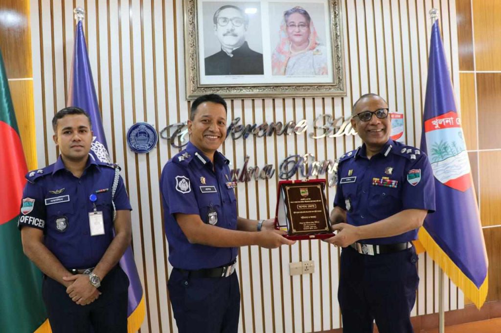 খুলনা রেঞ্জে শ্রেষ্ঠ এসপি প্রলয় কুমার জোয়ারদার