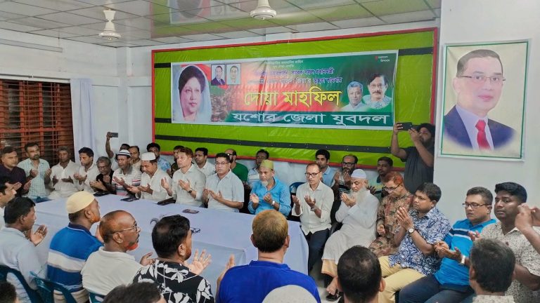 খালেদা জিয়ার সুস্থতা কামনায় যশোরে যুবদল ও স্বেচ্ছাসেবক দলের দোয়া