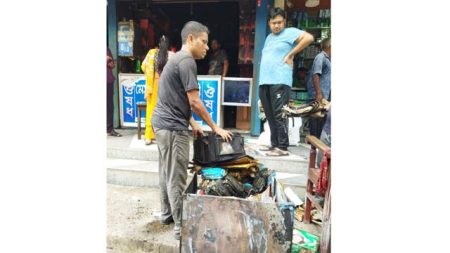 সাকিব ফার্মেসিতে অগ্নিকাণ্ডে ৫০ লাখ টাকার ওষুধ পুড়ে ছাই