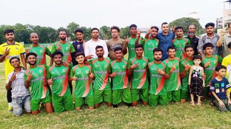 দ্বিতীয় সেমিফাইনালে বিজয়ী কেশবপুর সরকারি ডিগ্রি কলেজের খেলোয়াড় কর্মকর্তারা
