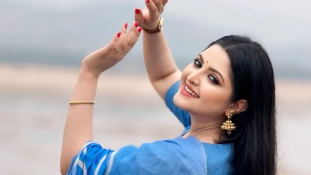 আবারও বিতর্কিত পরীমণি