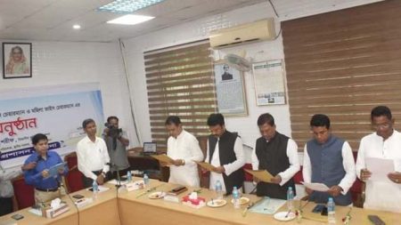 যশোরের তিনটিসহ বিভিন্ন উপজেলা পরিষদে নবনির্বাচিতদের শপথ গ্রহণ