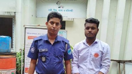 এইচএসসির পরীক্ষার হলে ছাত্রের পকেটে মিলল গাঁজা!
