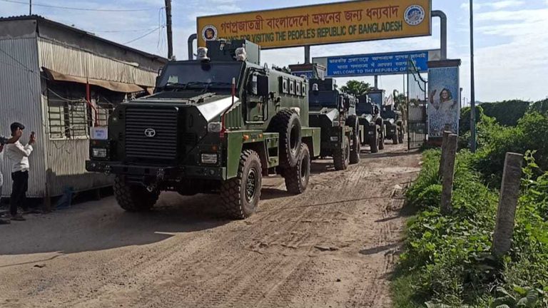 বেনাপোল দিয়ে আমদানি হলো বিশেষ সামরিক যান