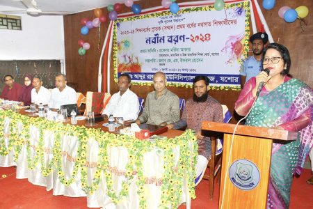 যশোরে ডা. আব্দুর রাজ্জাক কলেজে নবীন বরণ