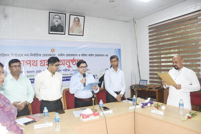 শপথ নিলেন নবনির্বাচিত চেয়ারম্যান তৌহিদ চাকলাদার ফন্টু