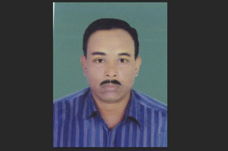 ইউপি সদস্য করেন কবিরাজি, চিকিৎসা দেন সাপে কাটার