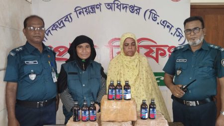 যশোরে যুবলীগ নেতা কেরামতের বাড়িতে অভিযান, ফেনসিডিলসহ স্ত্রী আটক