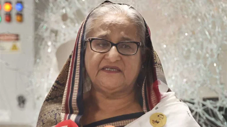 মিরপুর-১০ মেট্রো রেল স্টেশনের ক্ষয়ক্ষতি পরিদর্শন করে বাকরুদ্ধ হয়ে পড়েন প্রধানমন্ত্রী। ছবি: ফোকাস বাংলা মিরপুর-১০ মেট্রো রেল স্টেশনের ক্ষয়ক্ষতি পরিদর্শন করে বাকরুদ্ধ হয়ে পড়েন প্রধানমন্ত্রী। ছবি: ফোকাস বাংলা