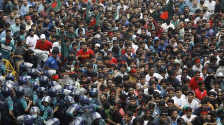 শিক্ষার্থীদের দখলে শাহবাগ, ঠেকাতে পারেনি পুলিশ