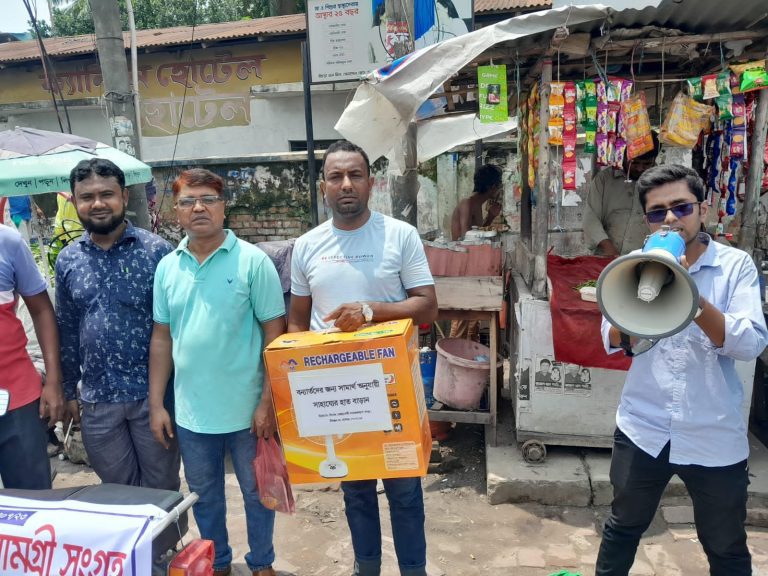 বন্যার্তদের পাশে দাঁড়াতে যশোরের বিভিন্ন স্থানে ত্রাণ ও অর্থ সংগ্রহ