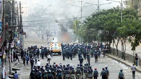 হামলায় সিরাজগঞ্জের এনায়েতপুর থানার ১৩ পুলিশ নিহত