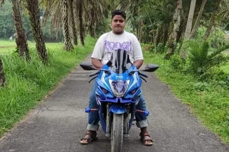 থানা থেকে লুট করা অস্ত্র নিয়ে টিকটক করতে গিয়ে গুলিবিদ্ধ হয়ে তরুণের মৃত্যু