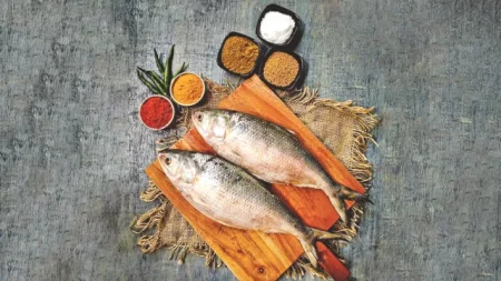 দুর্গাপুজোর সঙ্গে ইলিশ খাওয়ার কী সম্পর্ক?