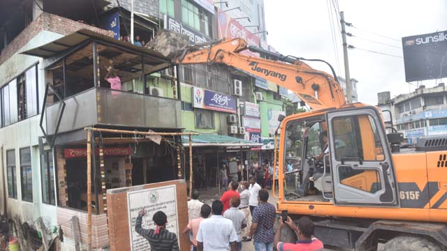 ভৈরব ও নিউ ভৈরব হোটেলের দখলে থাকা সামনের অংশ উচ্ছেদ