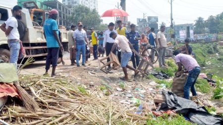 যশোরে ফুটপাত পুনঃদখল রোধে কমিউনিটি পুলিশের দায়িত্ব প্রদান
